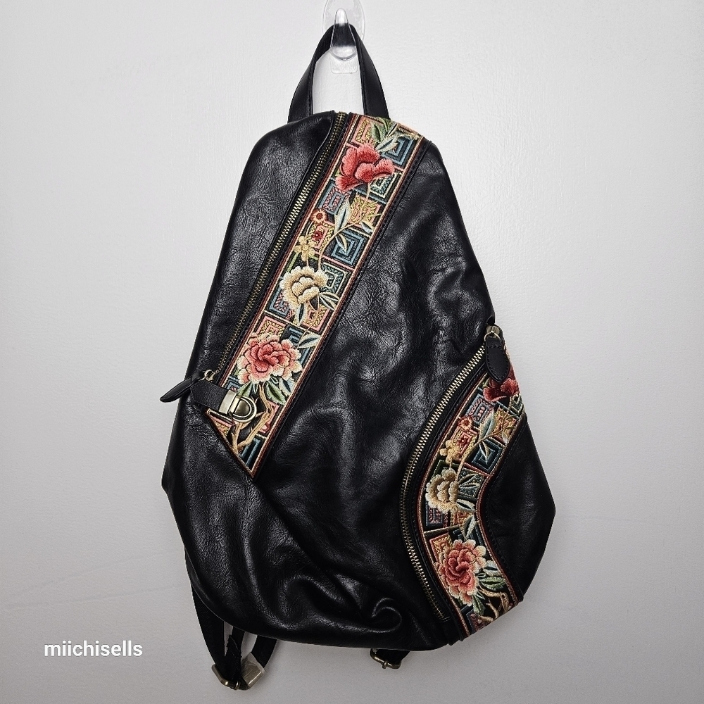 Leather backpack with embroidery - Picture 2 of 10